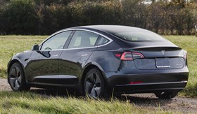 SZYBA TESLA MODEL 3 4D SEDAN 2021-